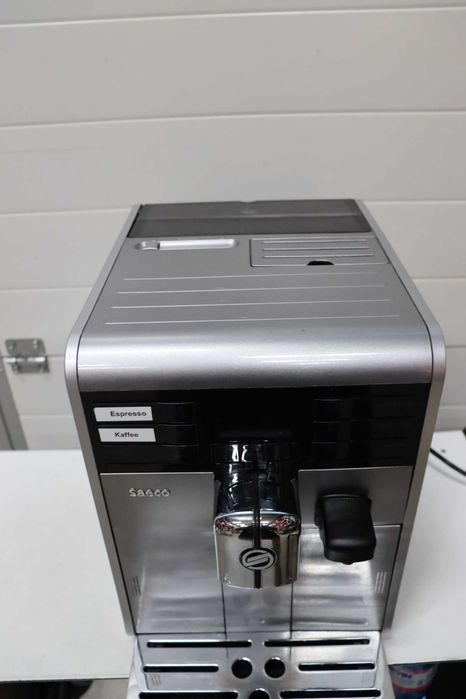 Кафеавтомат Saeco Moltio HD8777,  кафемашина 1850W, Керамични мелнички, 15 бара, Черен/Сребрист