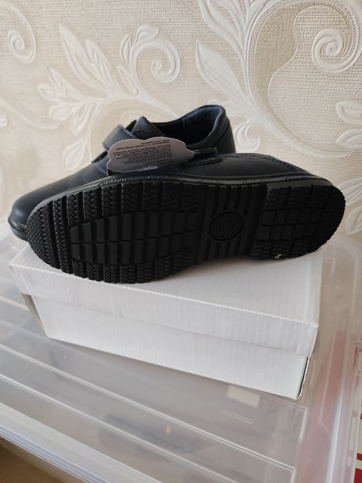 Продам туфли школьные