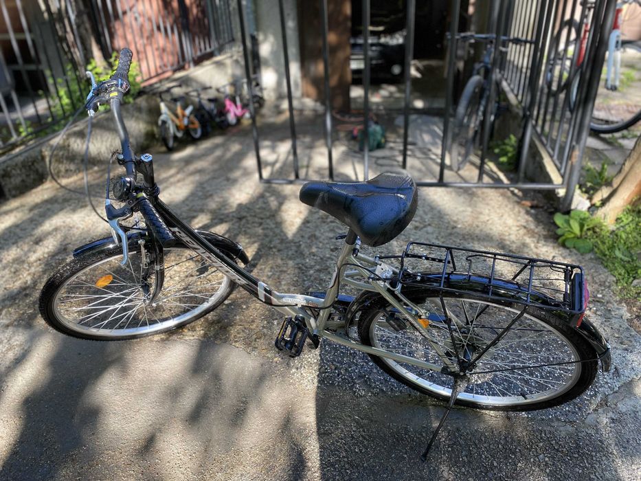 1 детски велосипед, 2 за възрастни и детско столче за колело