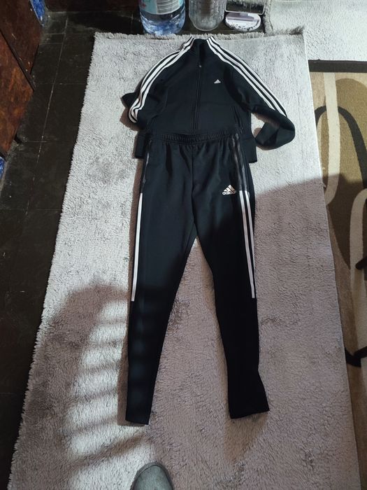 Оригинален анцунг Адидас С размер