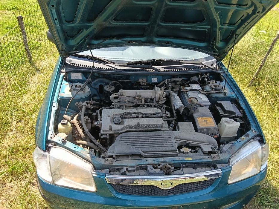 Vând Mazda 01 323F