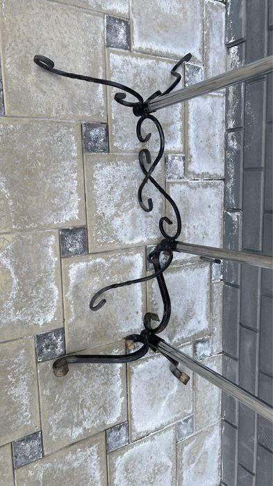 Вешалки для ветрина