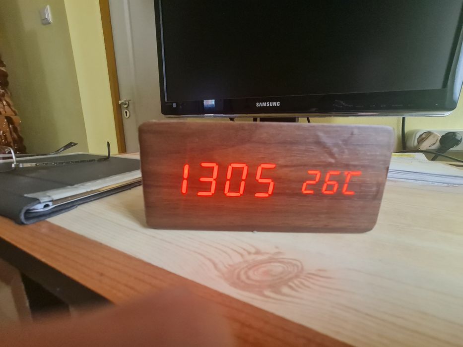 Ceas digital de birou