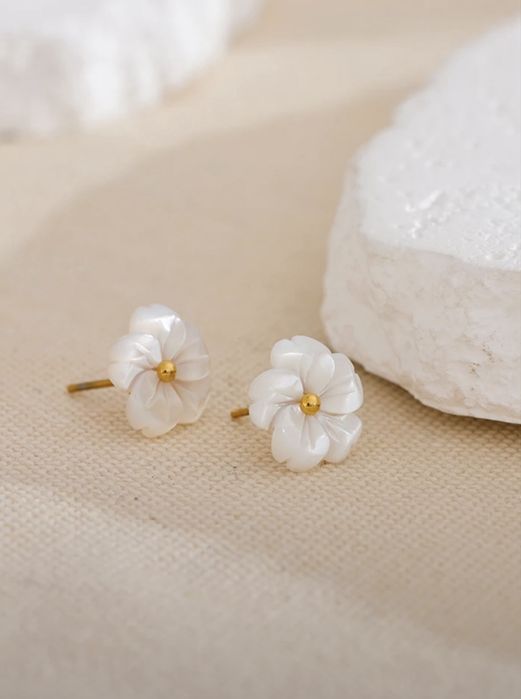 Серьги гвоздики в виде цветка