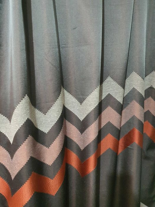 Плътни завеси 2 броя 60 лева.