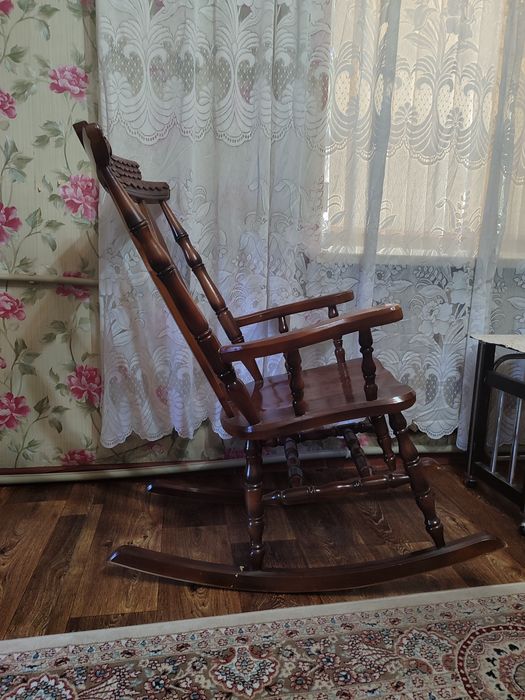 Кресло-качалка. Дерево.