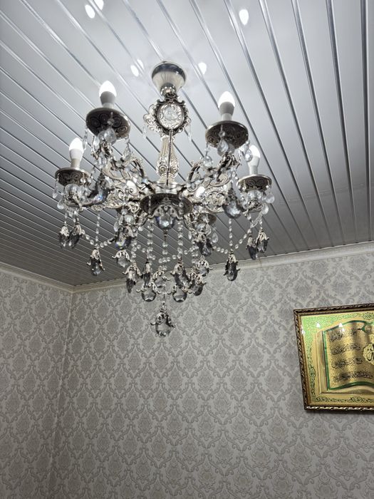 Люстра,орындық,есік