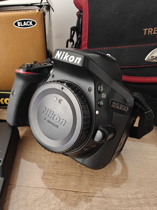 Nikon D5300 body + geanta de transport