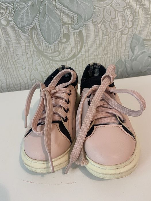 Кросовки на девочку  22 размера