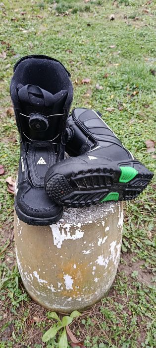 Сноуборд екип (136-147см), обувки (22см)