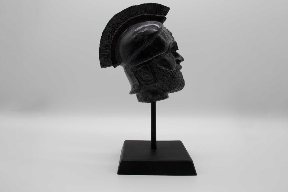 Ръчно изработена портретна глава „Один“ – вдъхновена от върховния бог