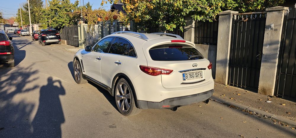 Infiniti FX30 D  an 2010 V6 Premium S