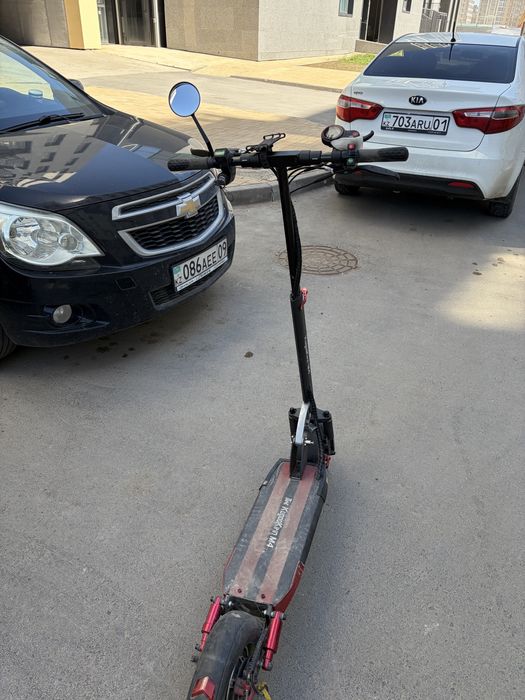 Продам электро самокат Kugoo m4