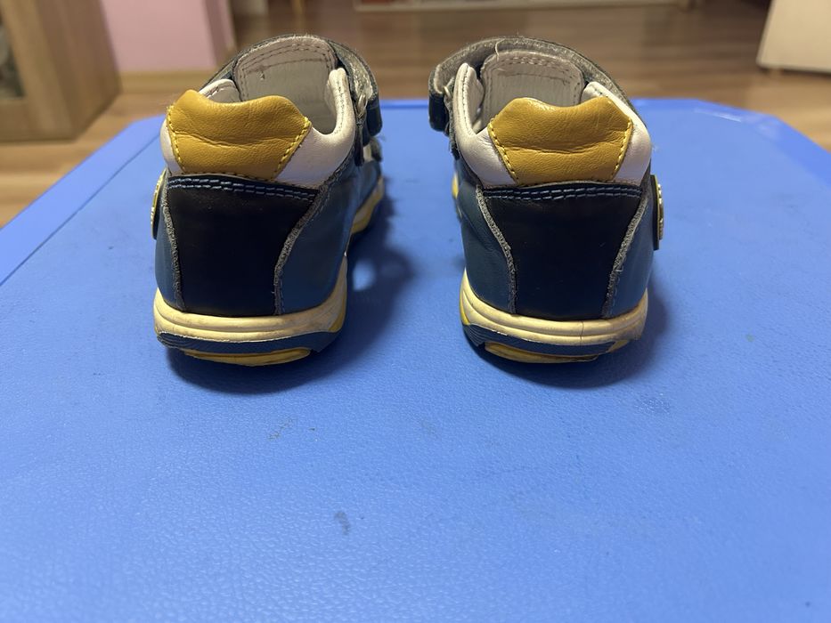 Детски кожени сандали