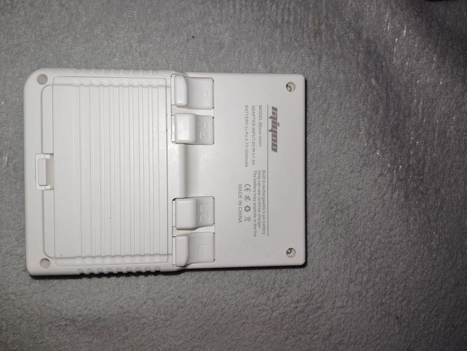 Consola mioo mini+(PS1NDSGBA,GBC,GB,SNES,NDA)