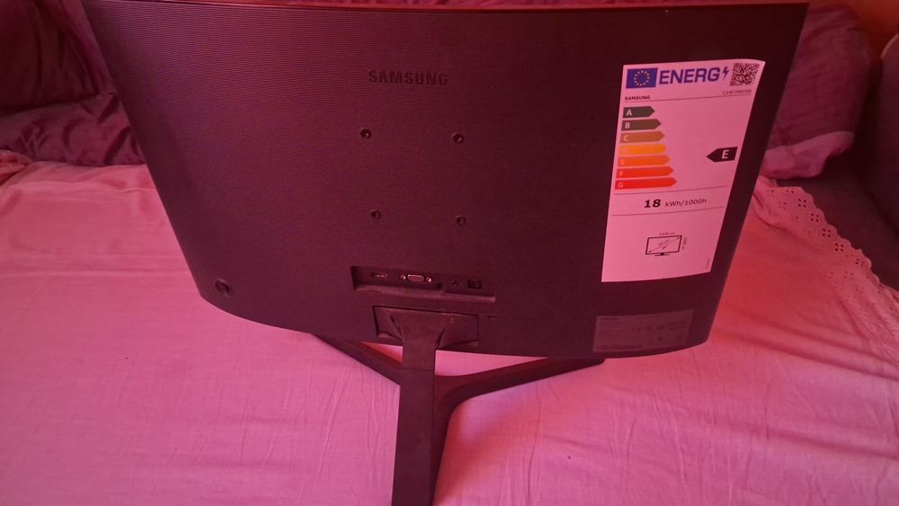 Vând monitor Samsung essentially s3