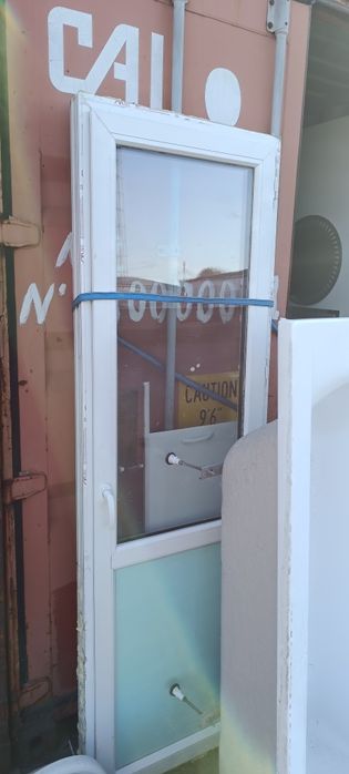 Дверь пластиковая балконная и окно
