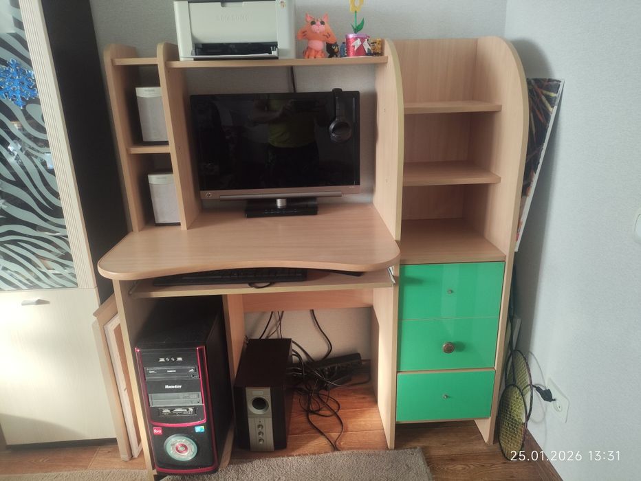 Продам компьютерный стол