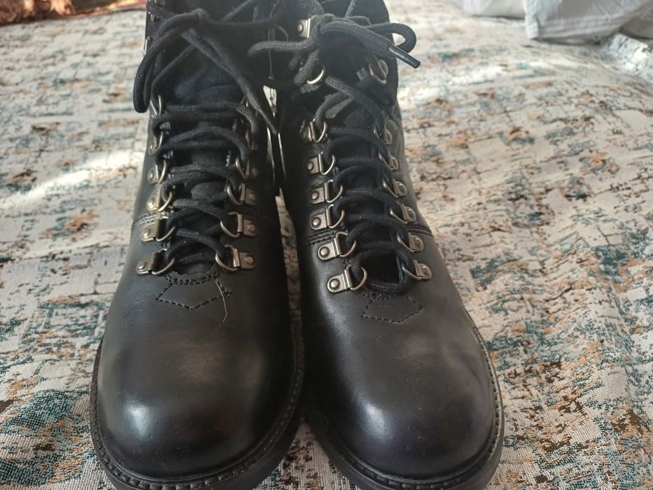 Продам кожаные ботинки