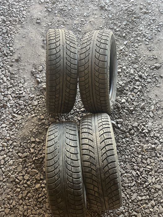 Продам Зимние шины комплект