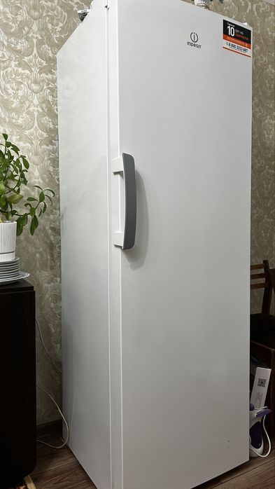 Продам Морозильник Indesit