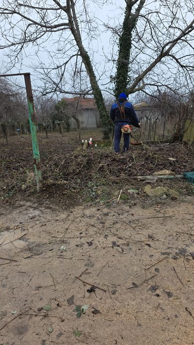Изграждане на огради(ограда)с мрежа, бетонни,поцин. колове,почистване