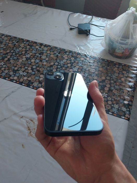 IPhone 13 в идеальном состоянии.