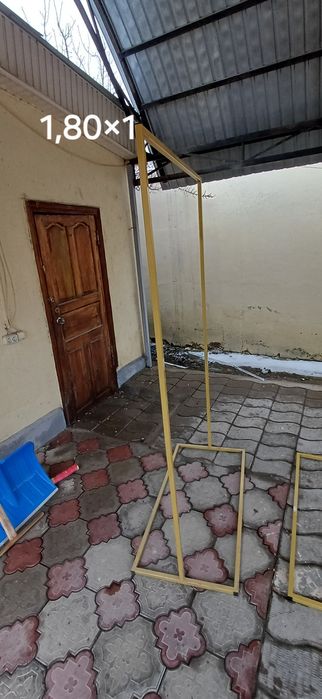 Торговое оборудование,вещалки,раздевалка.