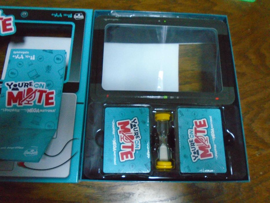 Joc de societate You're on Mute (Goliath)  - Party game / Citit pe buze