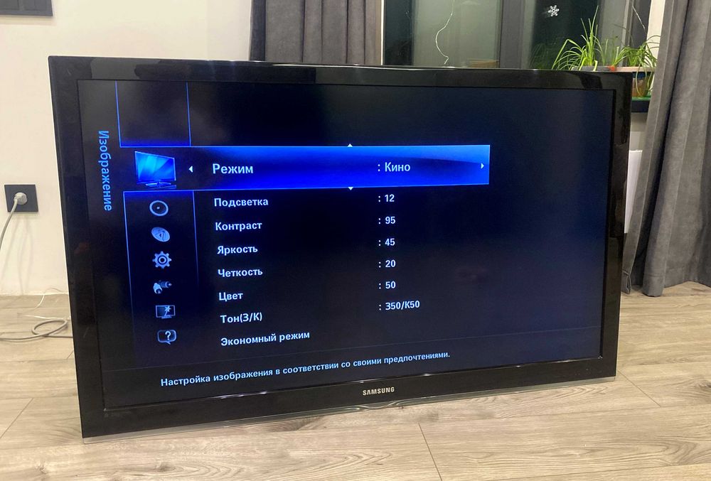 Телевизор Samsung. Диагональ 116 см.