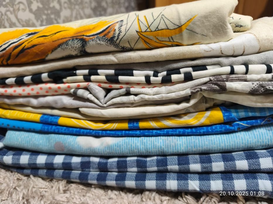 Пастельное бельё, не новое.