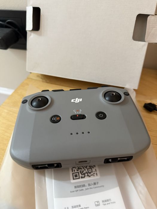 Дрон DJI Neo 2 Fly More Combo серый.