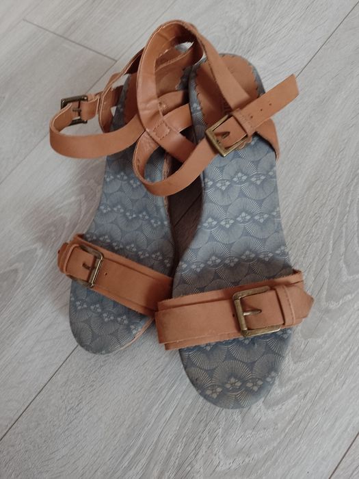 Sandale de piele întoarsă