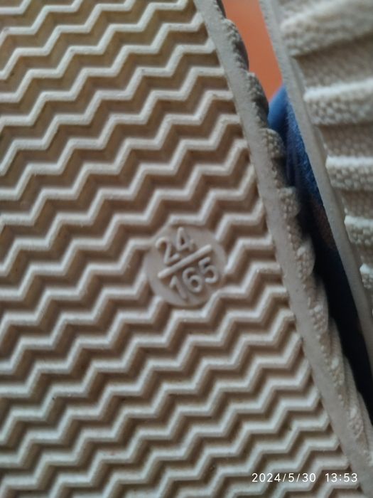 Продам детскую новую обувь