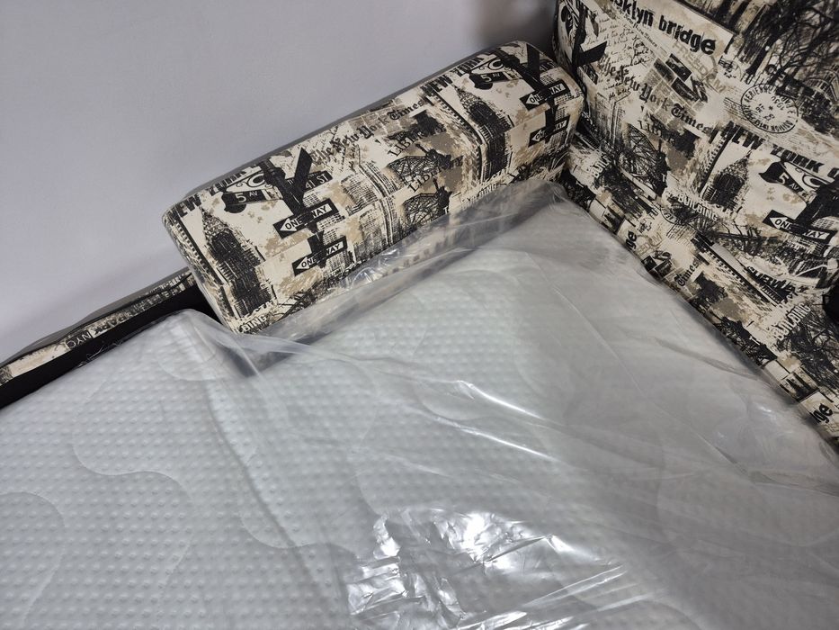 Saltea-topper pentru o canapea extensibilă