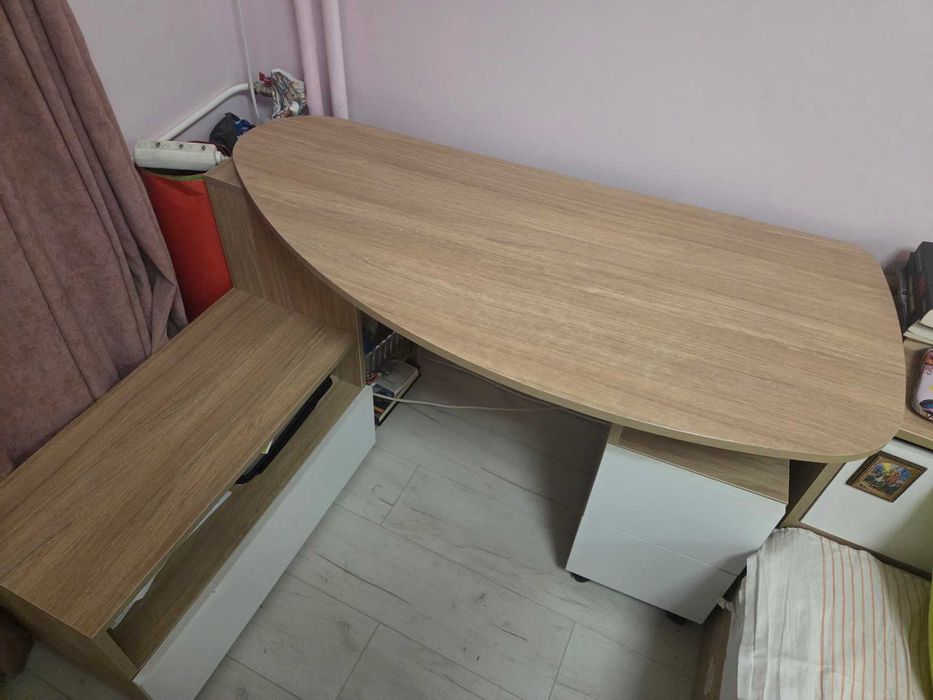 Модерно, обло, подвижно, ученическо бюро - бяло и дъб сонома
