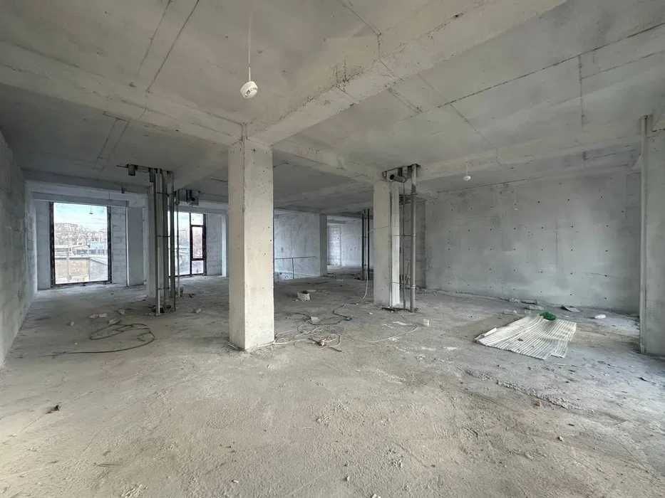 Продаются коммерческие помещение 331 кв.м. Юнусабад 8 квартал круг