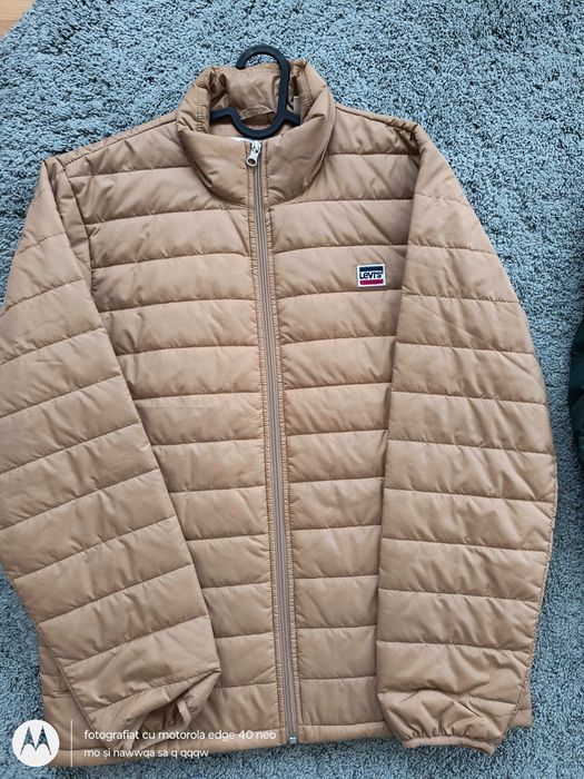 Geaca Levis, mărime M, una crem, una verde