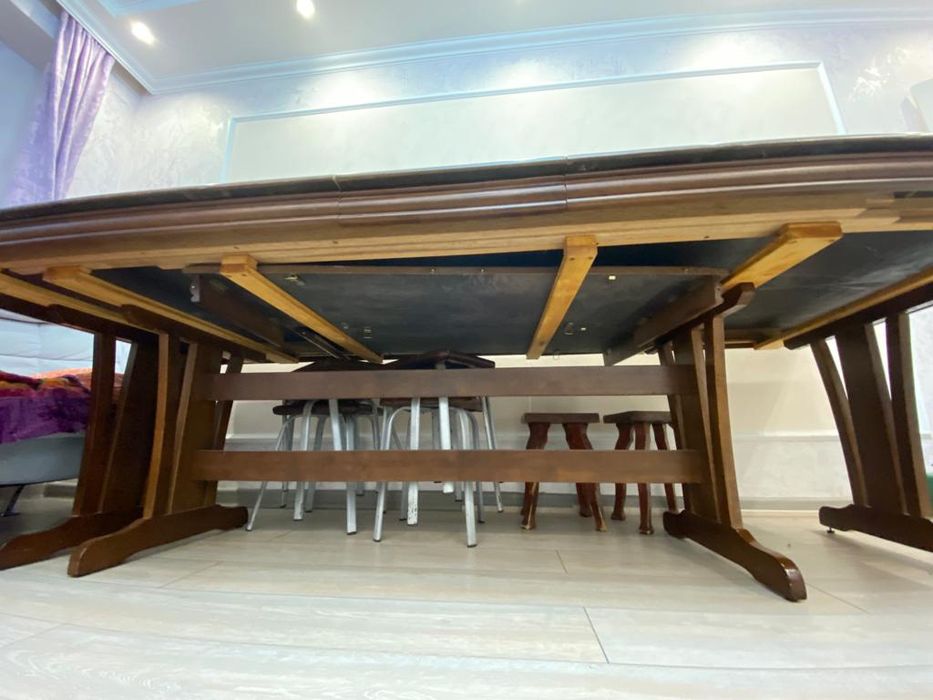 Продам гостинный стол, самовывоз