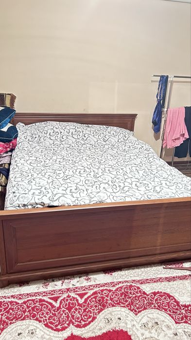 Спальный гарнитур срочно продам