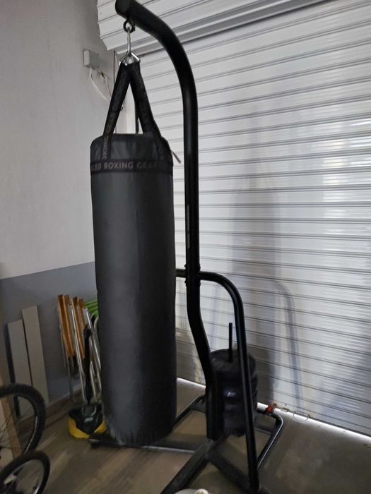 Самоносеща стойка за боксов чувал с боксов чувал 32 кг