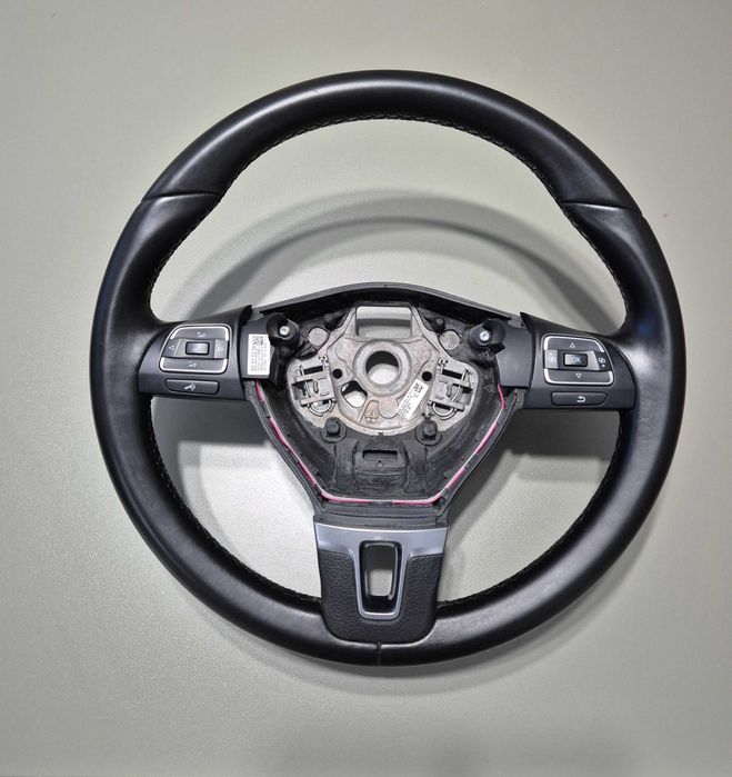 VW Голф 5/6, Пасат, Туран - Мулти Волан с Еърбег - Отлично Състояние