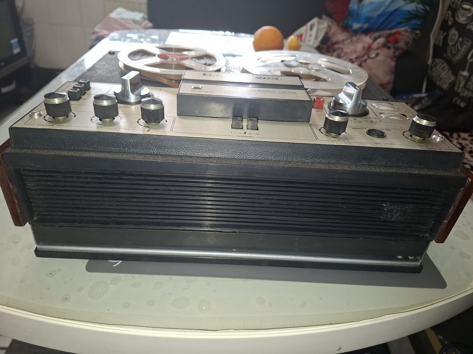 Magnetofon Majak 203, fabricat in URSS, 1980, funcțional, fără capac plastic