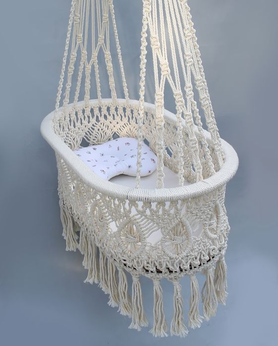 Chiroyli qo‘l mehnati bilan to‘qilgan makrame arg‘imchoq sotiladi.
Uy