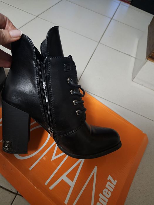 Елегантни дамски боти