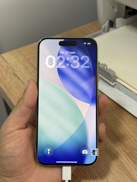 iPhone 15 pro  Titanium White