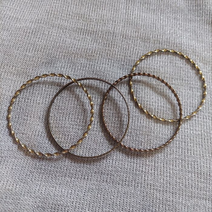 Продам браслетики на руку