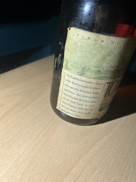 Vin alb sigilat