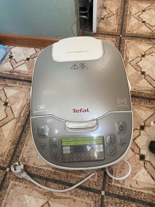 Мультиварка  в хорошем  состоянии , почти новая