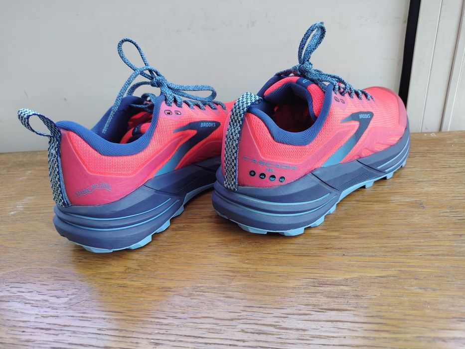 Adidași Brooks Cascadia 16 mărimea 38,5